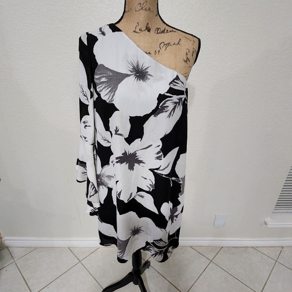 Cece floral one shoulder bell sleeve dress size 8‎